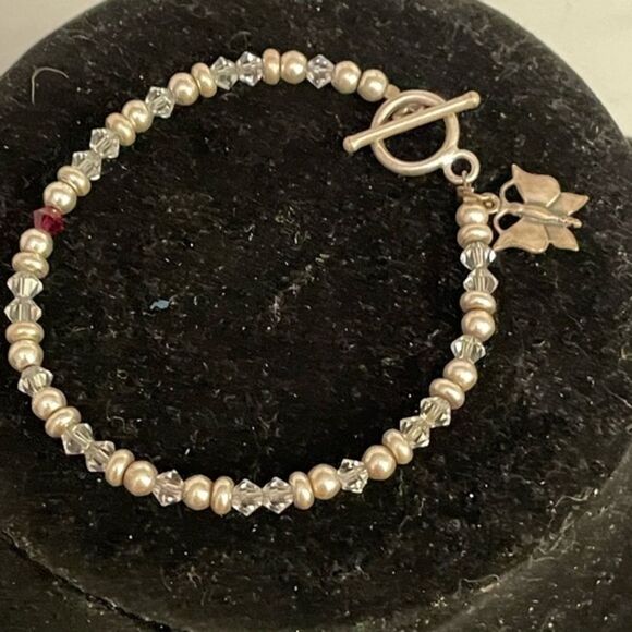 SALE! Silver tone/clear bead stretch bracelet w/toggle clasp & butterfly. Charm - Picture 4 of 7